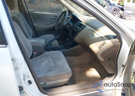 2000 Honda Accord 2.3 Lx from USA, damaged, VIN JHMCG5641YC040581